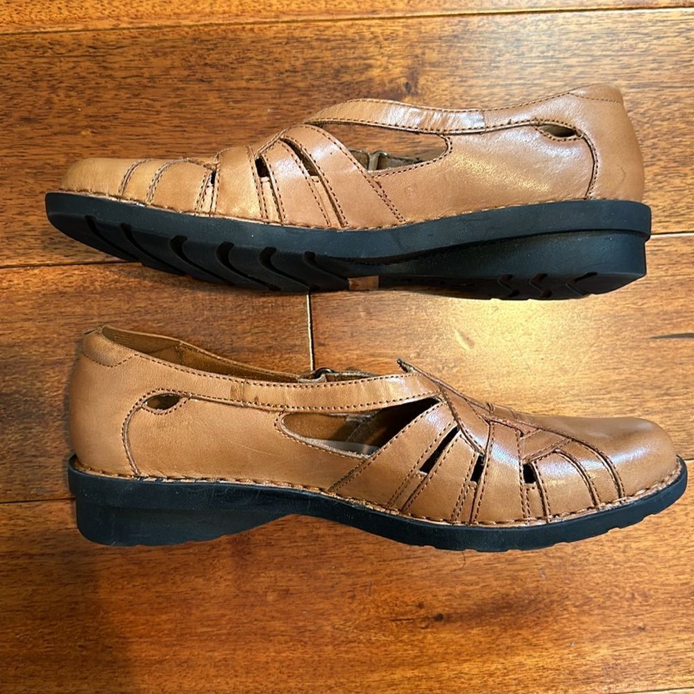 Clarks Bendable Loafer - Picture 3 of 9